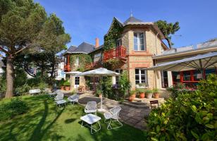 maison traditionnelle avec jardin verdoyant - hotel saint christophe