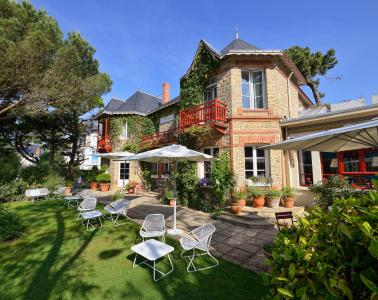 maison traditionnelle avec jardin verdoyant - hotel saint christophe