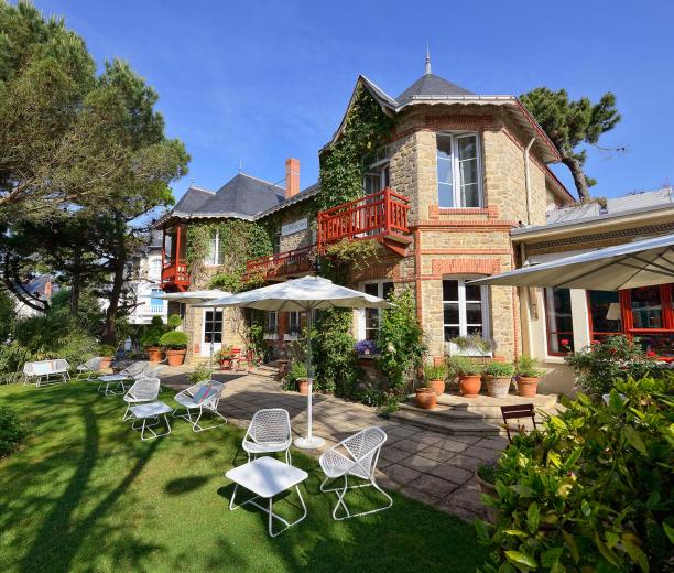 maison traditionnelle avec jardin verdoyant - hotel saint christophe