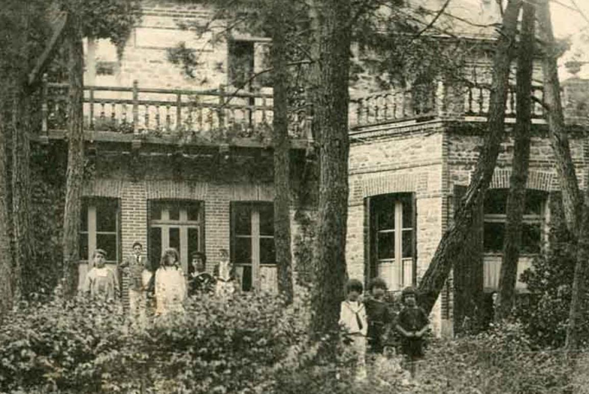 photo ancienne et maison historique - hotel saint christophe