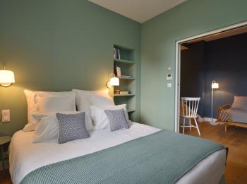 intérieur cosy, chambre verte et design moderne - hotel la baule vue mer