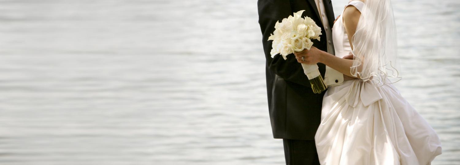 un couple de jeune mariée - salle mariage la baule