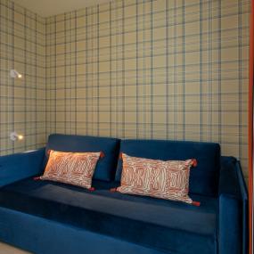 canapé-lit bleu marine - hotel de charme la baule