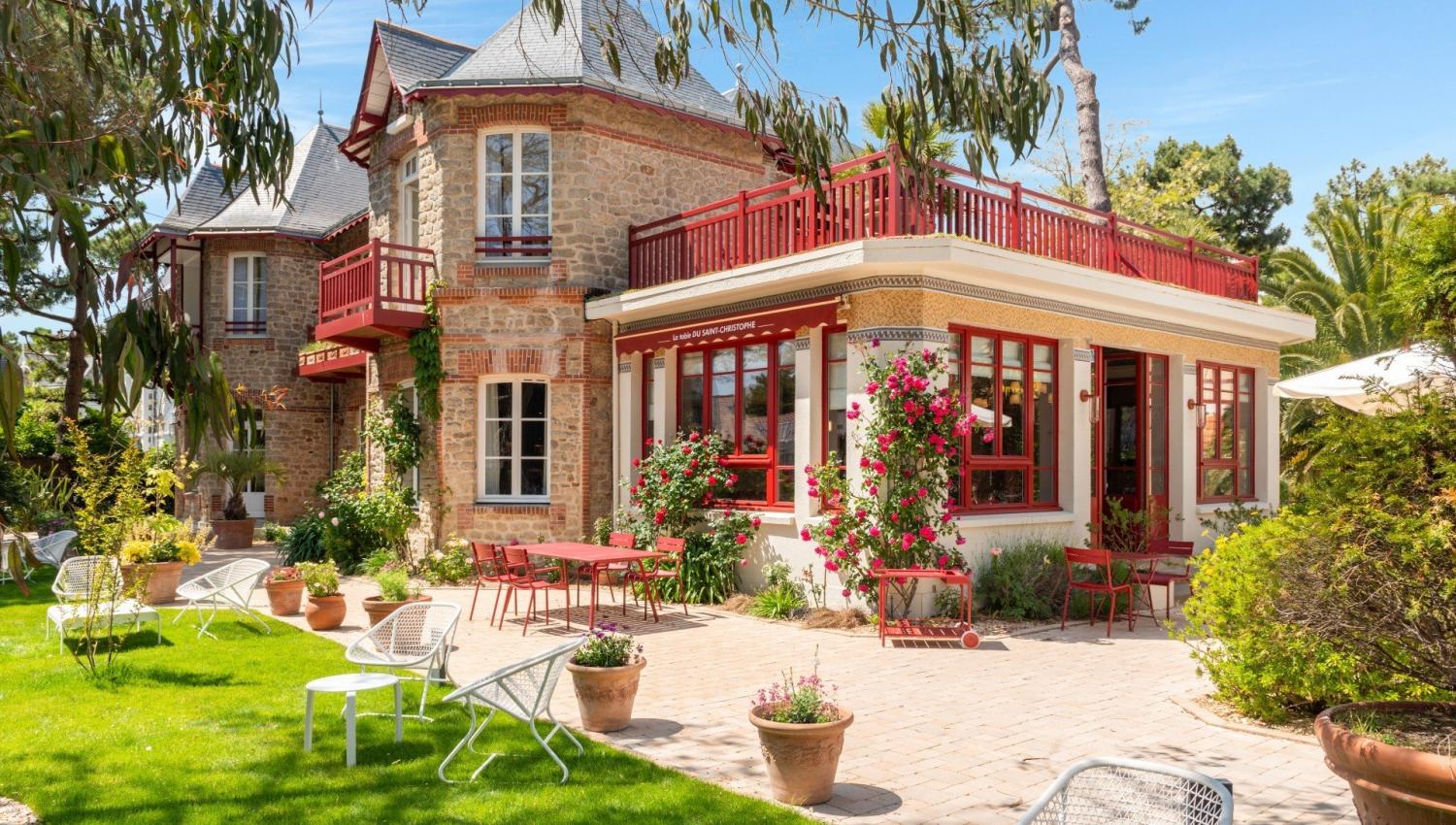 maison traditionnelle avec jardin verdoyant - hotel saint christophe